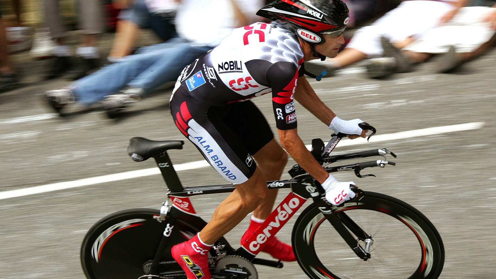 体育中心夜跑活动广受市民欢迎，体育场夜跑